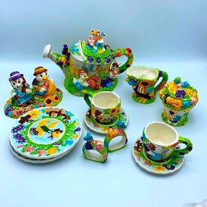 Vintage CHILDREN’S TEA SET